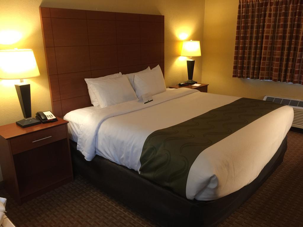 Quality Inn & Suites Wisconsin Dells Downtown - Waterparks Area Exteriör bild