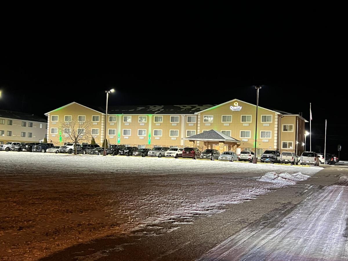 Quality Inn & Suites Wisconsin Dells Downtown - Waterparks Area Exteriör bild