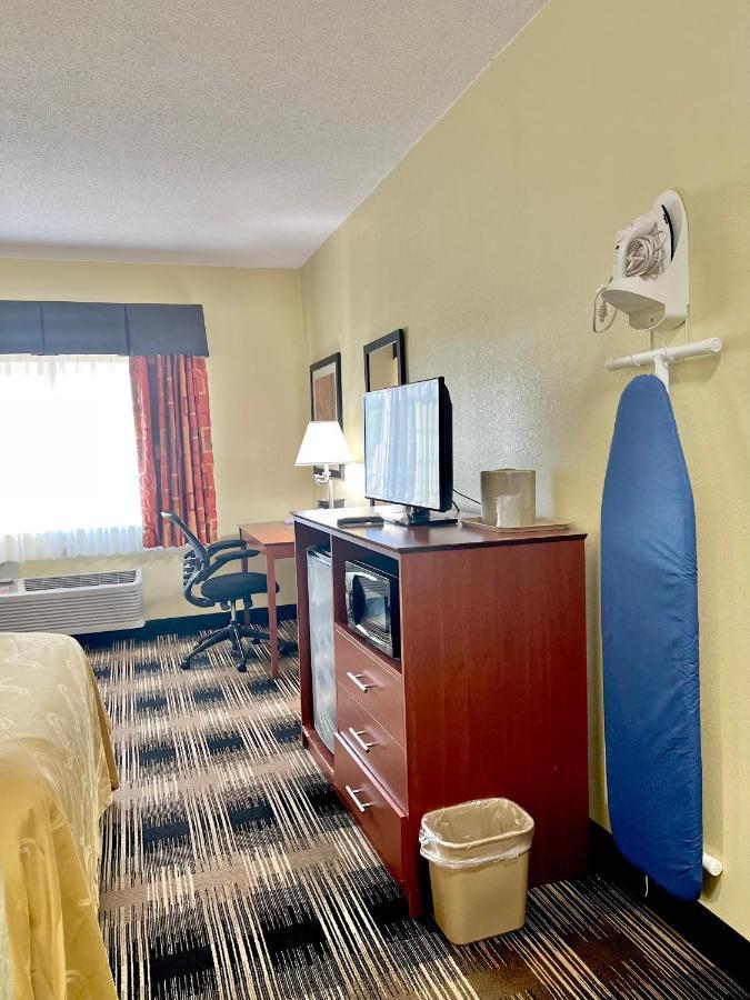 Quality Inn & Suites Wisconsin Dells Downtown - Waterparks Area Exteriör bild
