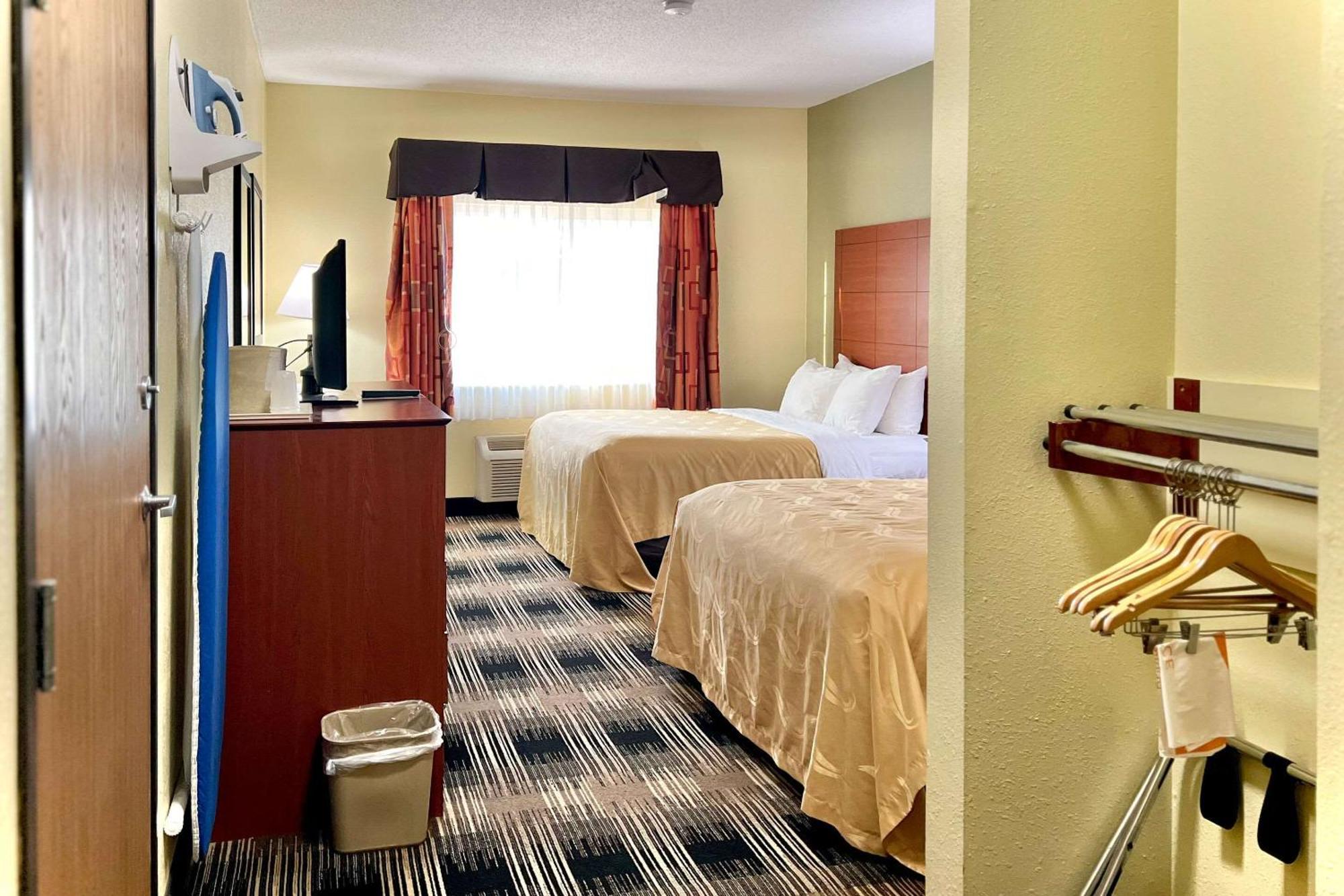 Quality Inn & Suites Wisconsin Dells Downtown - Waterparks Area Exteriör bild