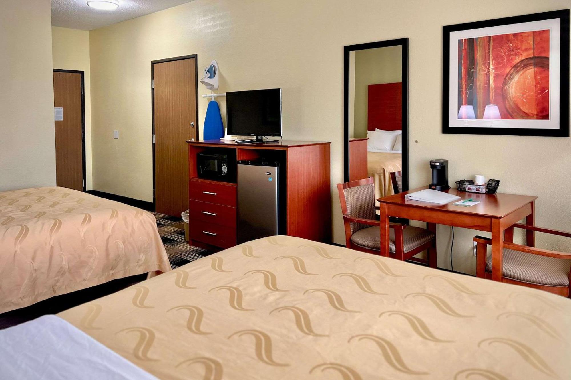Quality Inn & Suites Wisconsin Dells Downtown - Waterparks Area Exteriör bild