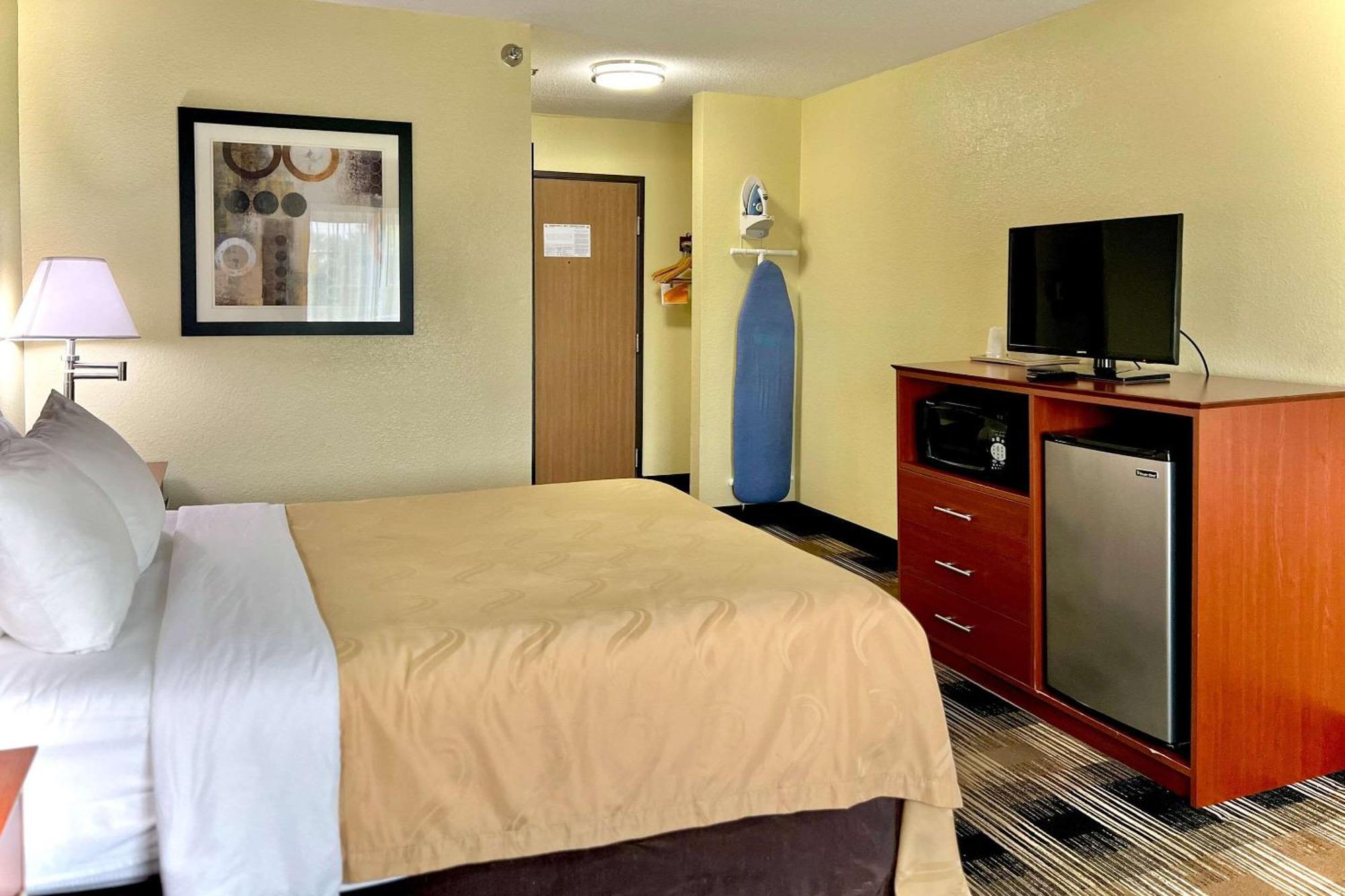 Quality Inn & Suites Wisconsin Dells Downtown - Waterparks Area Exteriör bild