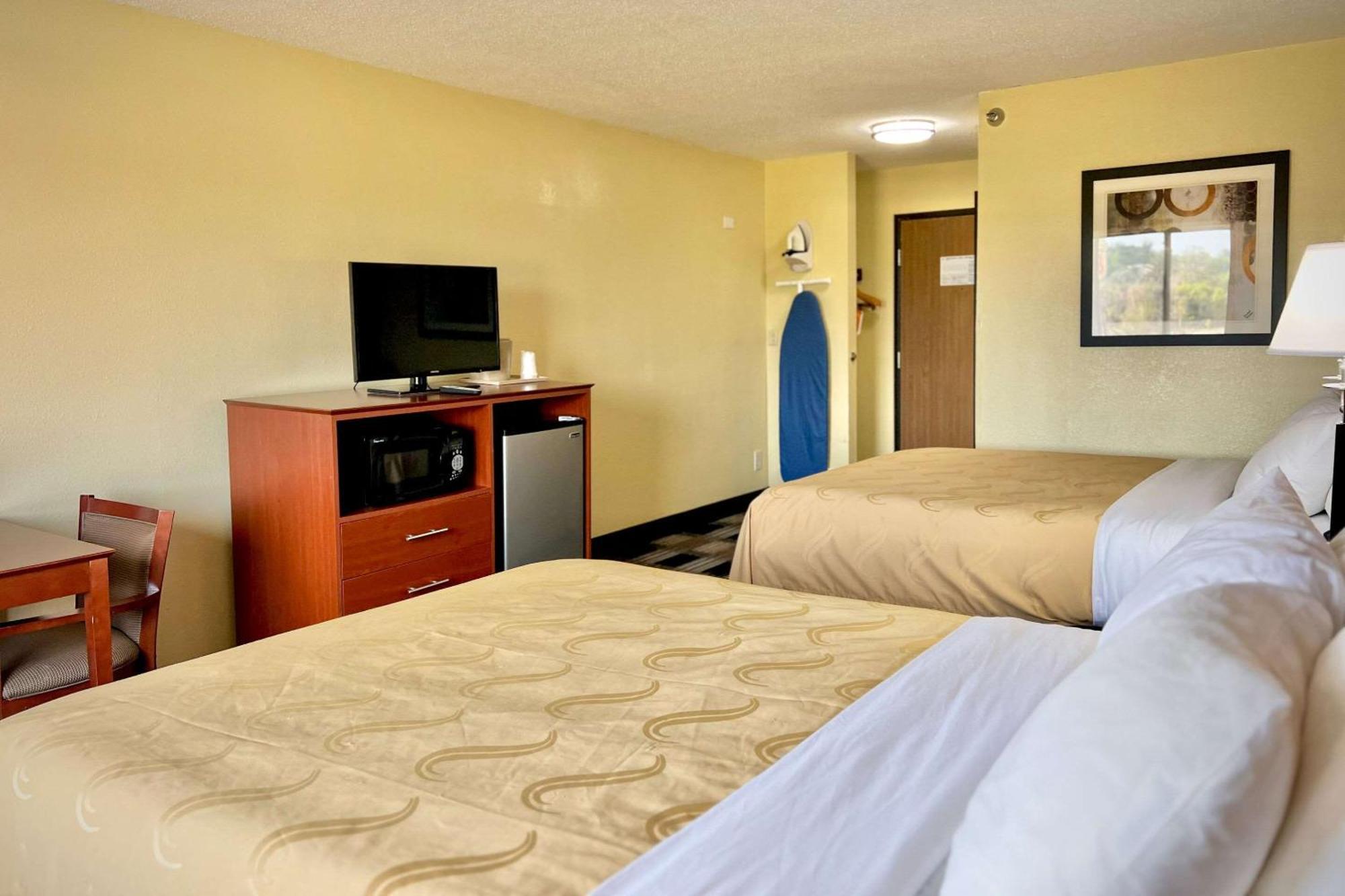 Quality Inn & Suites Wisconsin Dells Downtown - Waterparks Area Exteriör bild