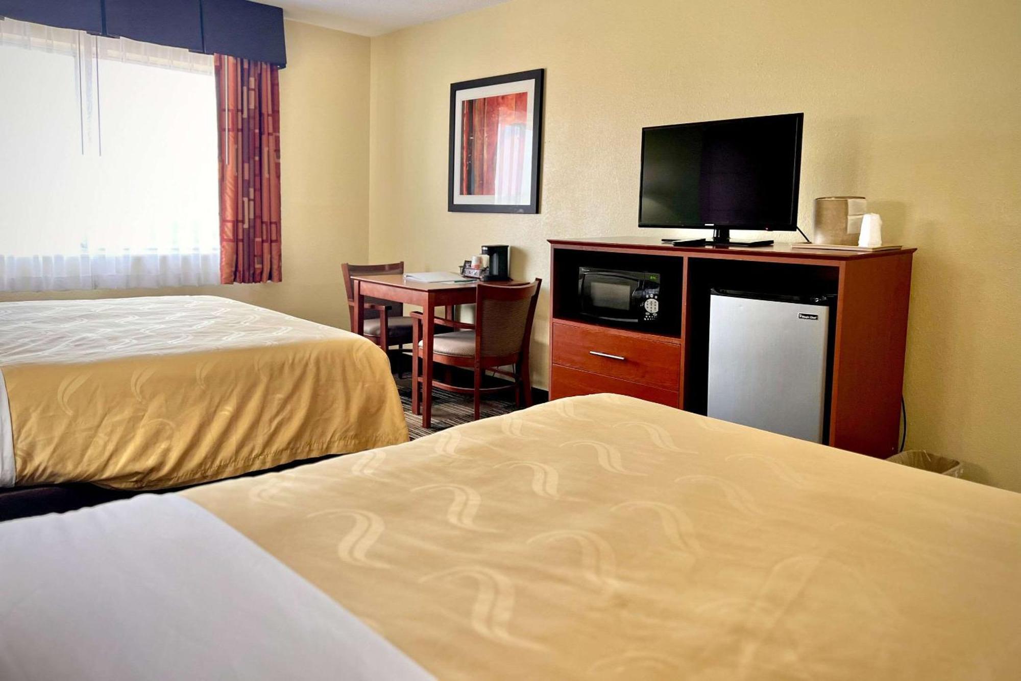 Quality Inn & Suites Wisconsin Dells Downtown - Waterparks Area Exteriör bild