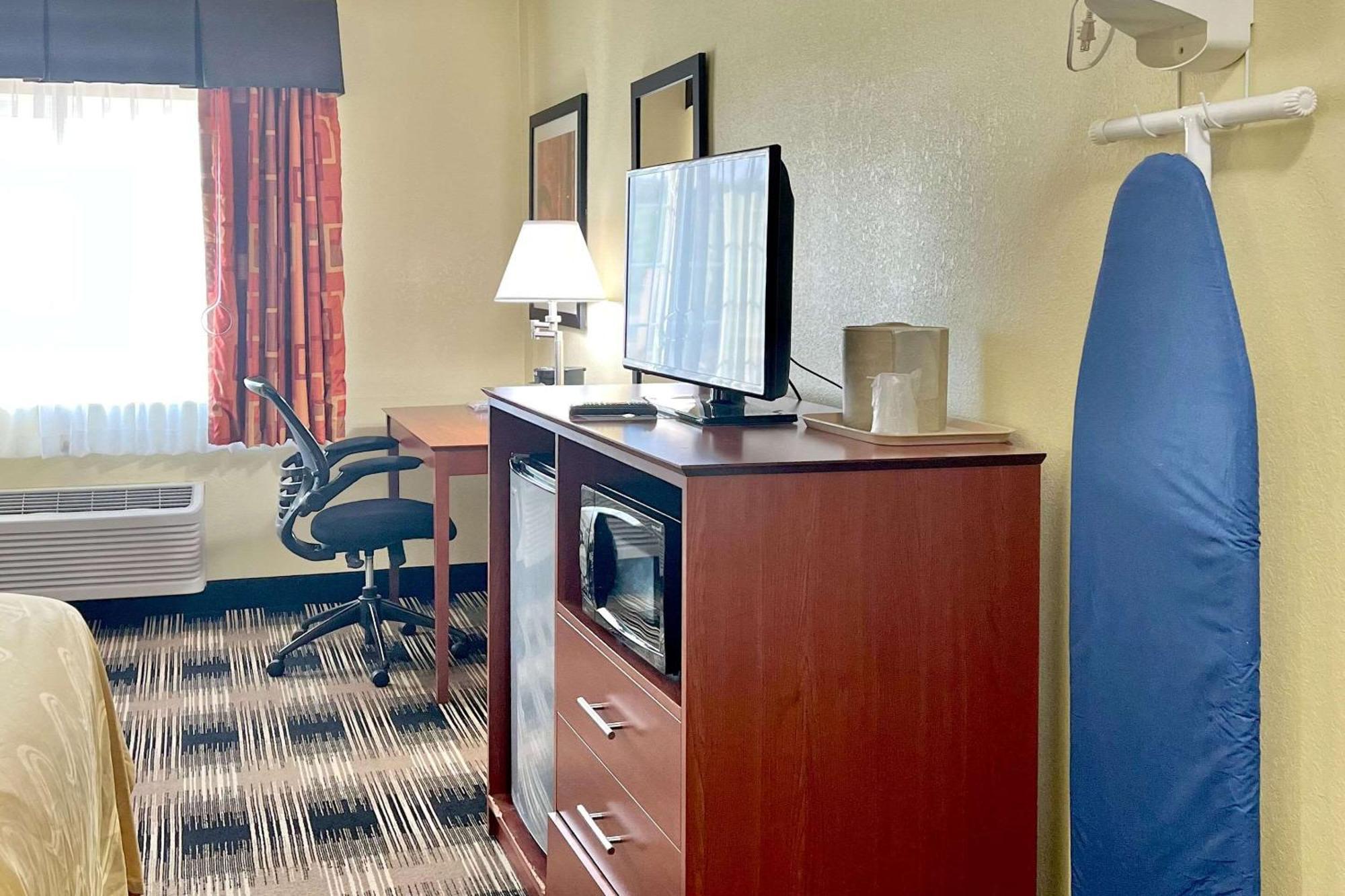 Quality Inn & Suites Wisconsin Dells Downtown - Waterparks Area Exteriör bild