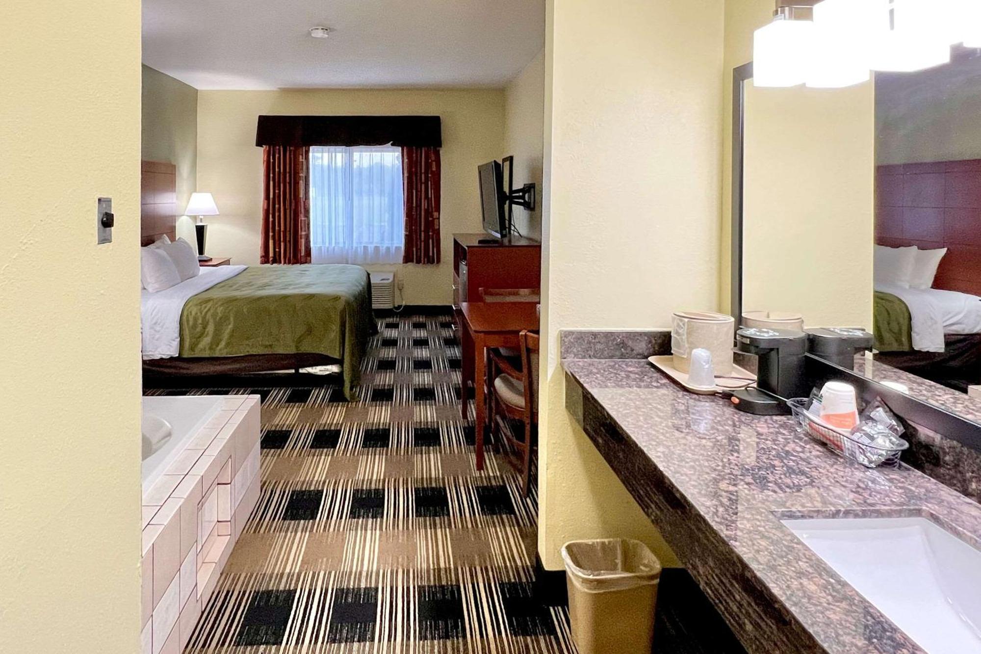 Quality Inn & Suites Wisconsin Dells Downtown - Waterparks Area Exteriör bild