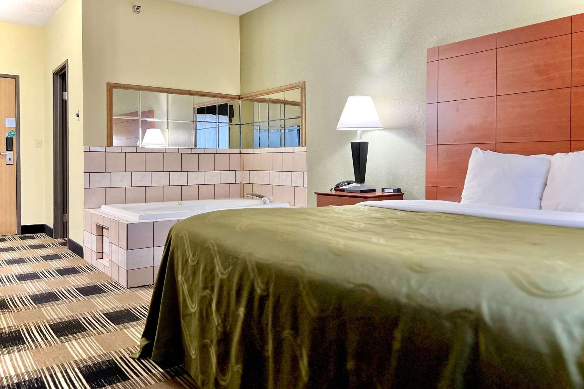 Quality Inn & Suites Wisconsin Dells Downtown - Waterparks Area Exteriör bild