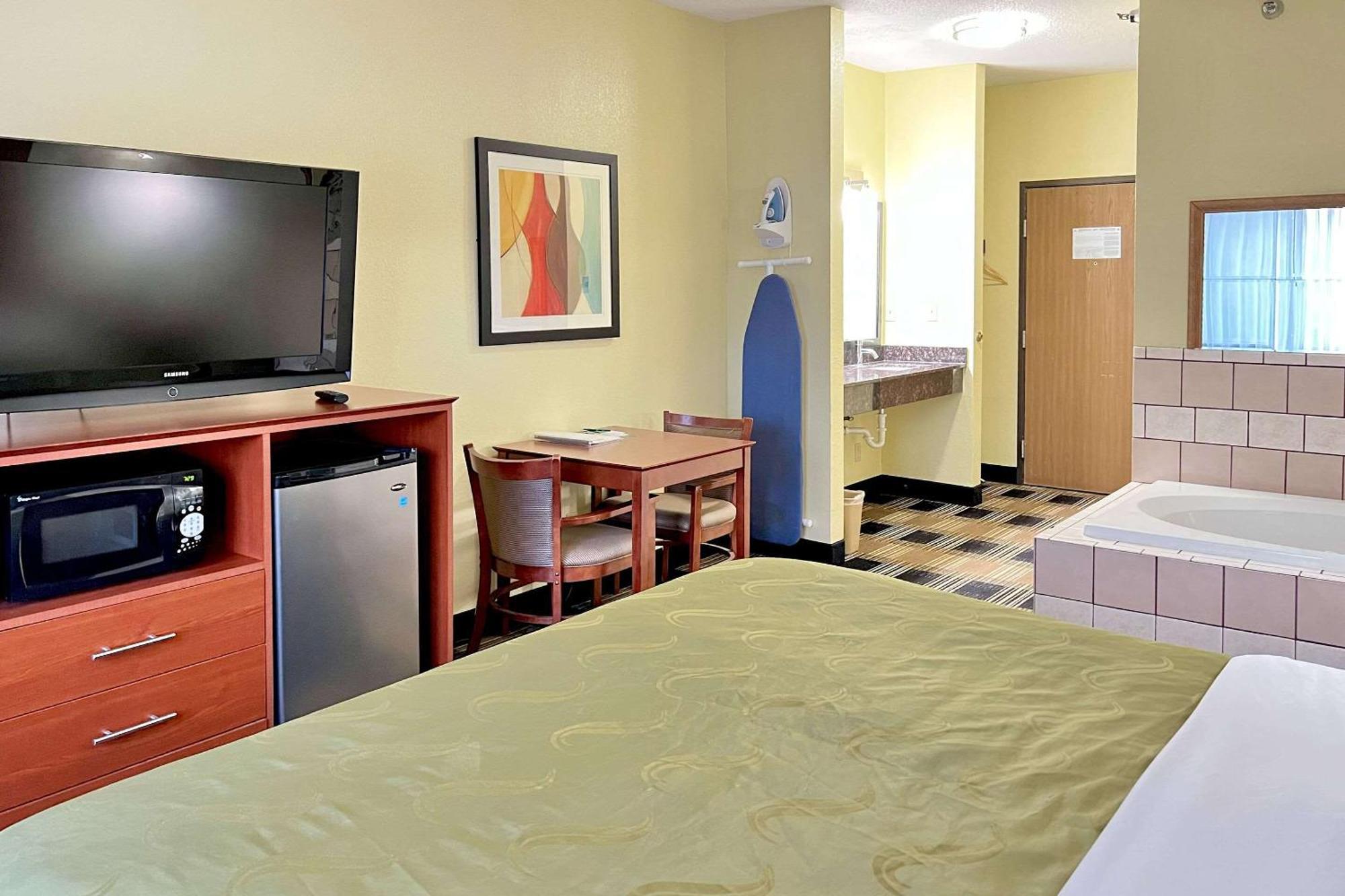 Quality Inn & Suites Wisconsin Dells Downtown - Waterparks Area Exteriör bild